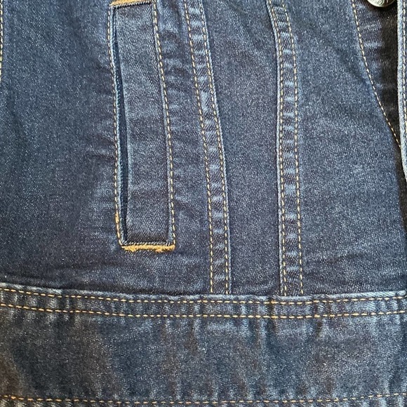 Talbots Jean denim jacket front pockets metal buttons banded bottom size P
C b - Picture 6 of 15
